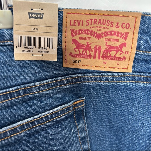 Levi’s 501 blue jean shorts cutoff button fly - Picture 6 of 8